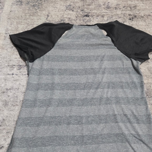 The North Face FlashDry Athletic Top Small Gray Black Running Tee - Picture 11 of 12